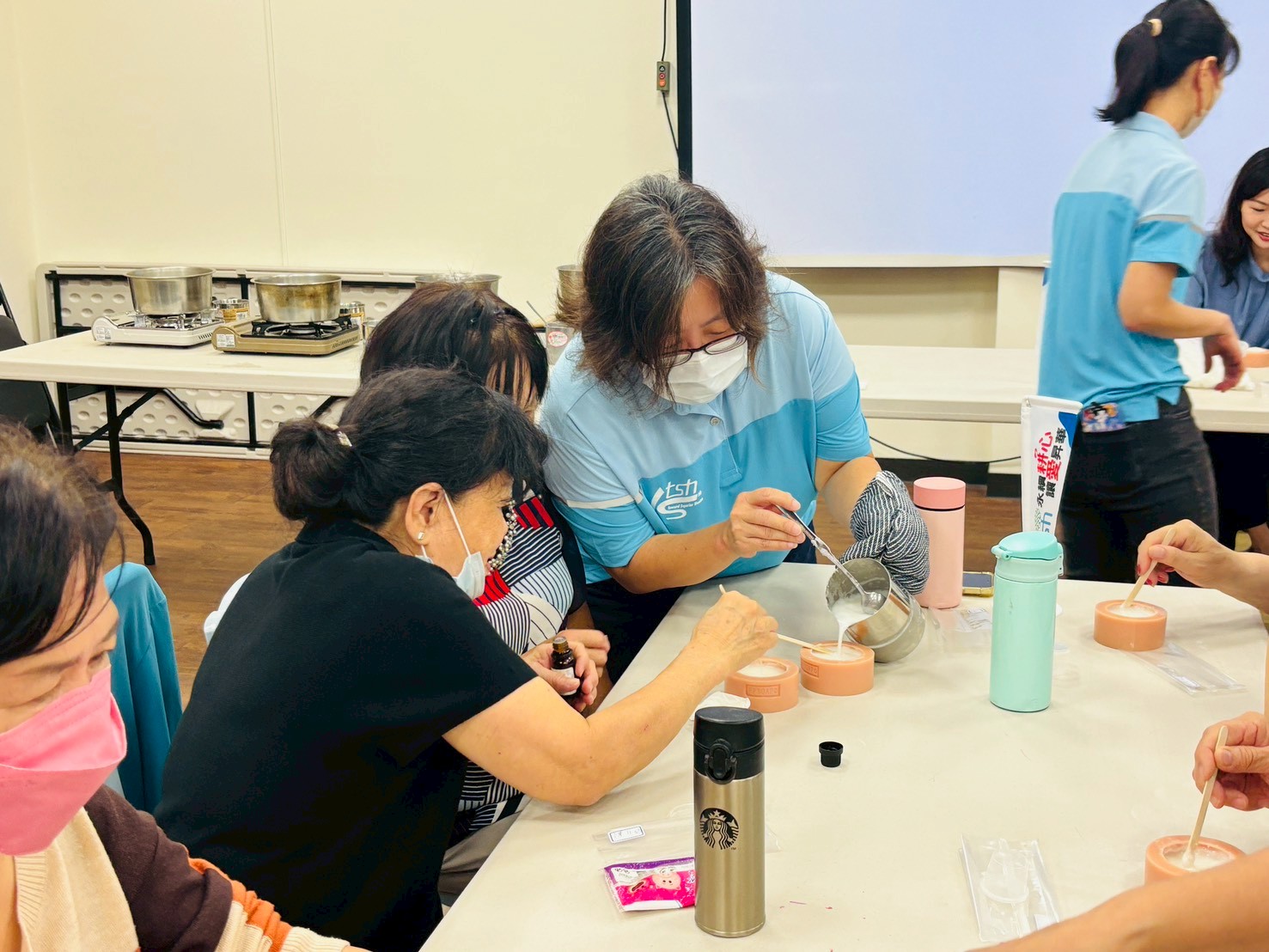 東生華製藥ESG永續發展,老五老基金會,台中總會,石虎米皂,石虎米米香餅,DIY